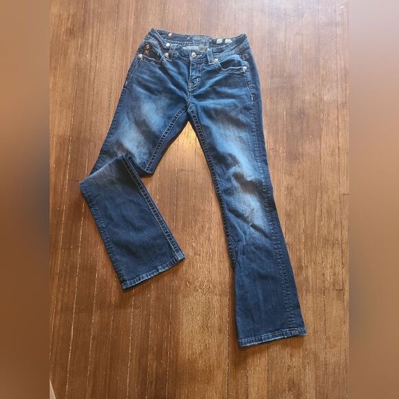 Miss Me Denim - Miss ME women's Embroidered Back Pocket Jeans SIZE 27 Easy Boot Cut Midrise